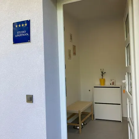 Ruben Apartman Basanija